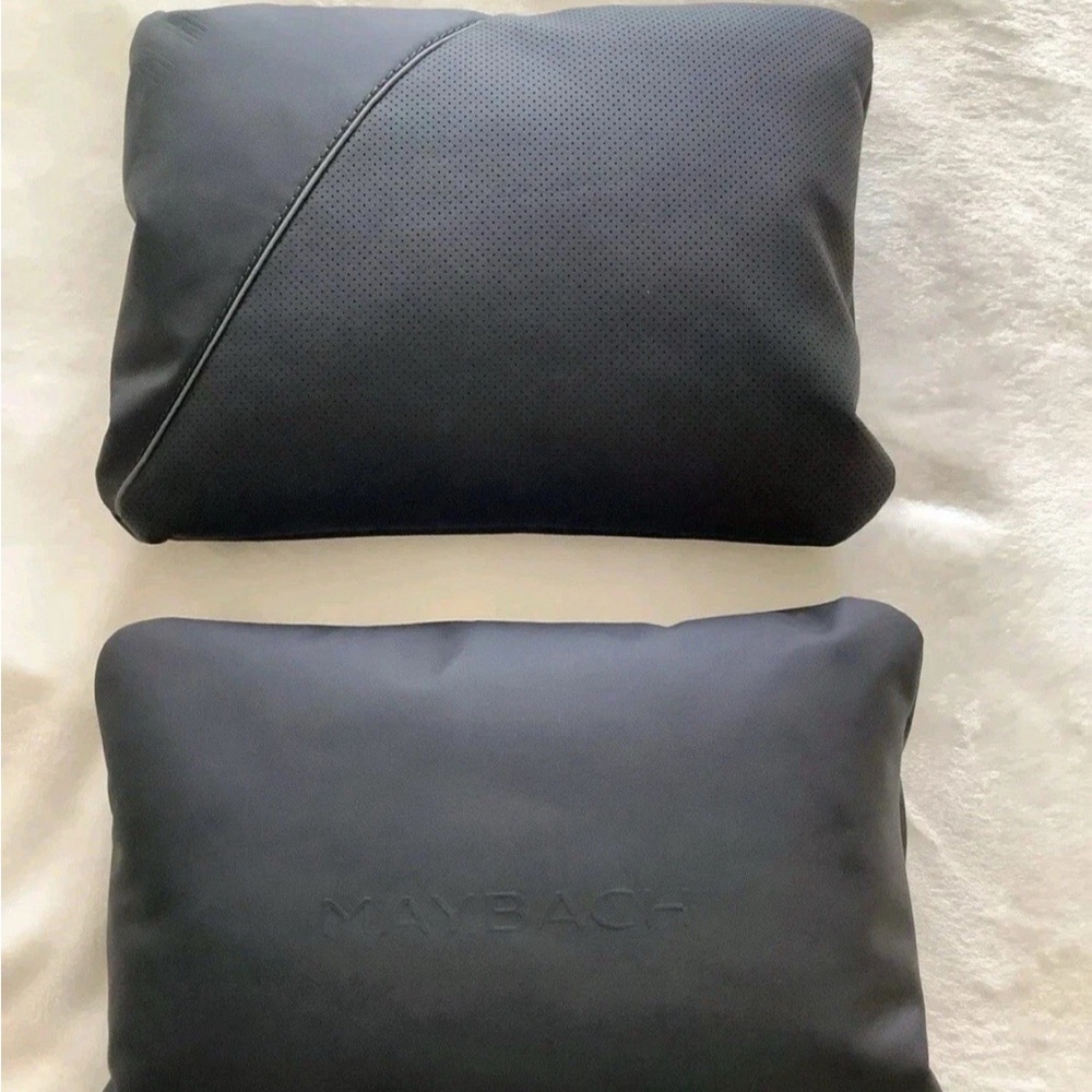 Black Luxury Pillow Set